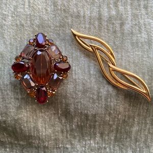 Monet brooche pins